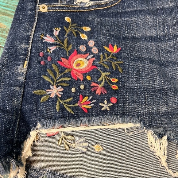 American Eagle Floral Embroidered Hi Rise Cut off Denim Jean Shorts Raw Hem 10 - Picture 7 of 15